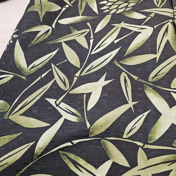 Tommy Bahama Shirt Mens‎ Small Black Green Leaf Hawaiian 100% Silk - Picture 3 of 7